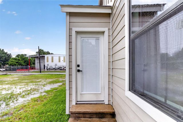 428 Van Molan Street, Houston, TX 77022