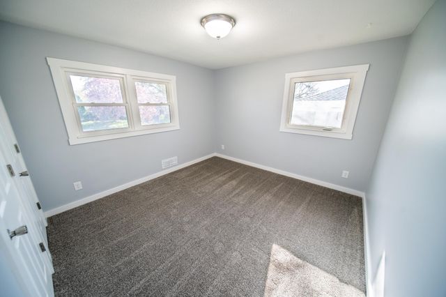 2020 23rd St NW, Rochester, MN 55901