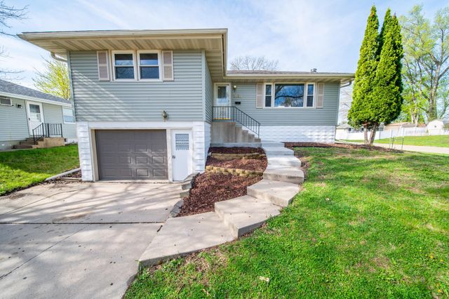 2020 23rd St NW, Rochester, MN 55901