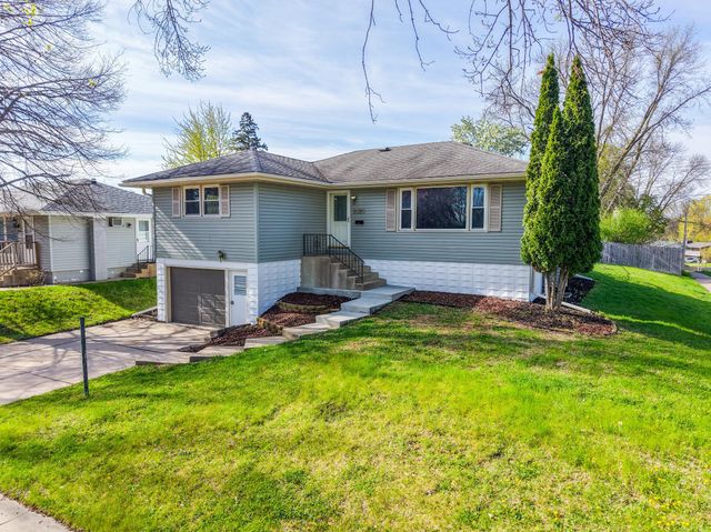 2020 23rd St NW, Rochester, MN 55901