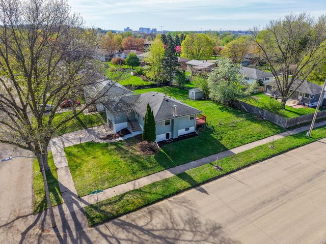 2020 23rd St NW, Rochester, MN 55901