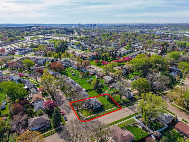 2020 23rd St NW, Rochester, MN 55901