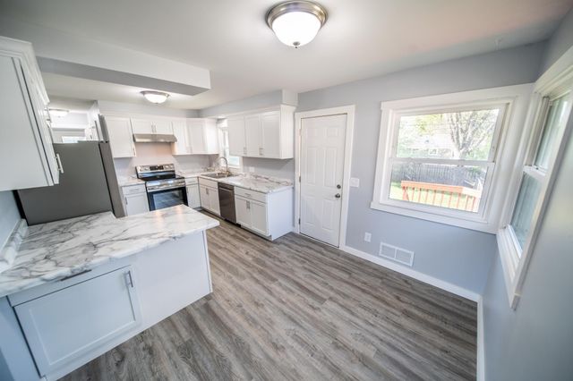 2020 23rd St NW, Rochester, MN 55901