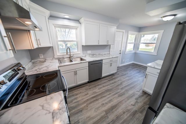 2020 23rd St NW, Rochester, MN 55901