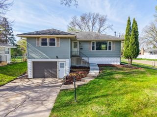 2020 23rd St NW, Rochester, MN 55901