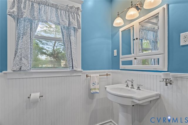 802 S Center St, Ashland, VA 23005