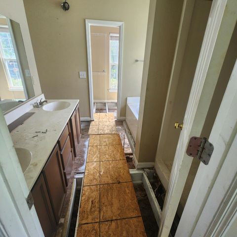 15 Commissioners Court, Hanahan, SC 29410