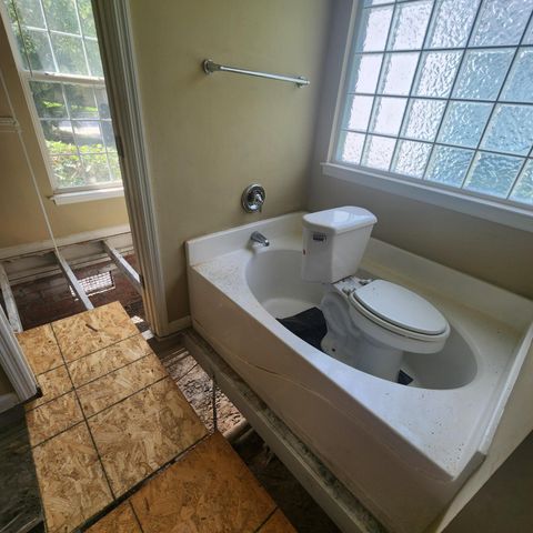 15 Commissioners Court, Hanahan, SC 29410