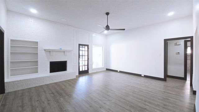 1933 Oakbluff Drive, Carrollton, TX 75007