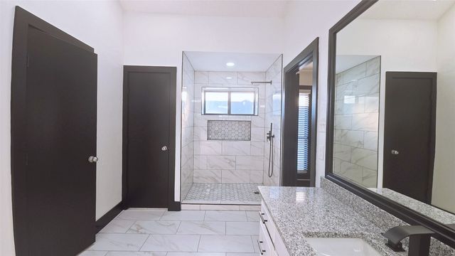 1933 Oakbluff Drive, Carrollton, TX 75007