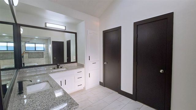 1933 Oakbluff Drive, Carrollton, TX 75007