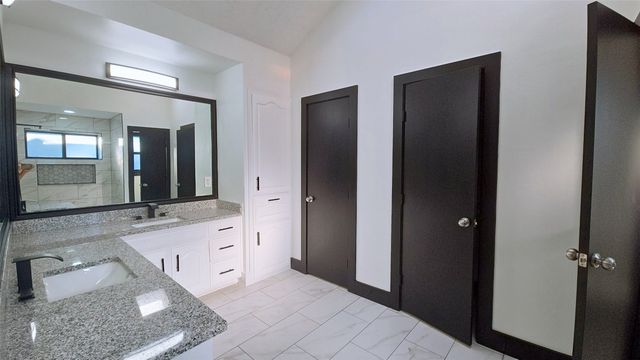 1933 Oakbluff Drive, Carrollton, TX 75007