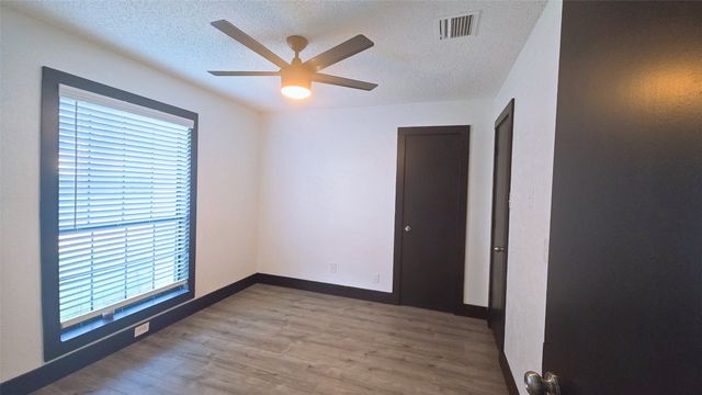 1933 Oakbluff Drive, Carrollton, TX 75007