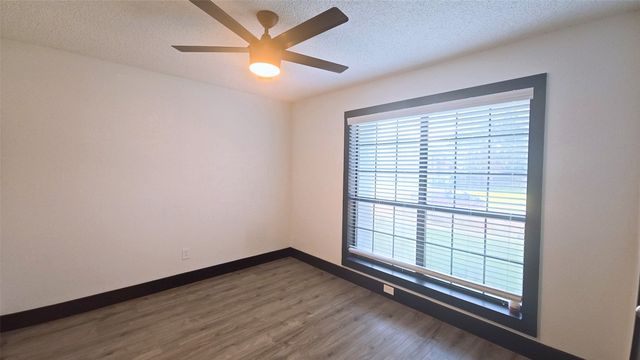 1933 Oakbluff Drive, Carrollton, TX 75007