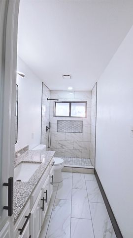 1933 Oakbluff Drive, Carrollton, TX 75007