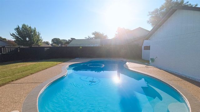 1933 Oakbluff Drive, Carrollton, TX 75007