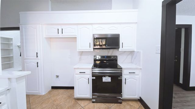 1933 Oakbluff Drive, Carrollton, TX 75007