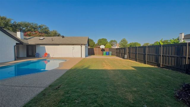 1933 Oakbluff Drive, Carrollton, TX 75007