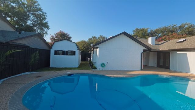 1933 Oakbluff Drive, Carrollton, TX 75007