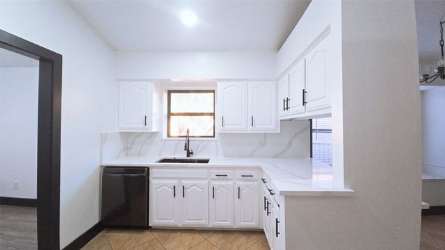 1933 Oakbluff Drive, Carrollton, TX 75007