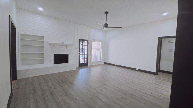 1933 Oakbluff Drive, Carrollton, TX 75007