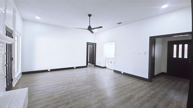 1933 Oakbluff Drive, Carrollton, TX 75007