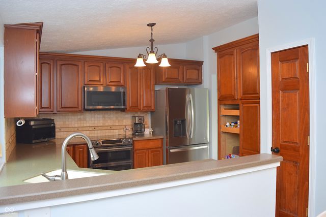 8059 Harvest Lane, Indianapolis, IN 46256