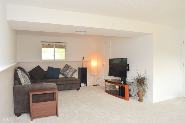 8059 Harvest Lane, Indianapolis, IN 46256