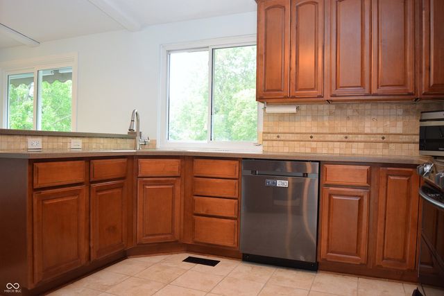 8059 Harvest Lane, Indianapolis, IN 46256