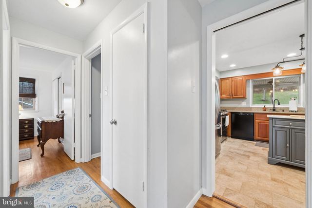 223 RIDGEVIEW DRIVE, Venetia, PA 15367