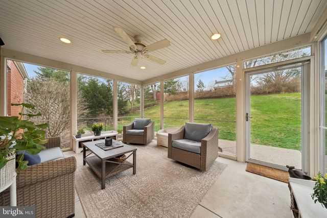 223 RIDGEVIEW DRIVE, Venetia, PA 15367