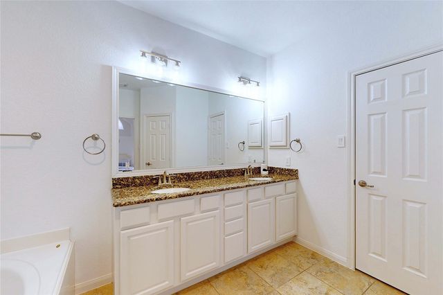 18 Avenswood Place, The Woodlands, TX 77382