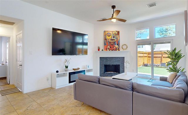 18 Avenswood Place, The Woodlands, TX 77382