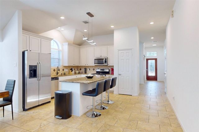 18 Avenswood Place, The Woodlands, TX 77382