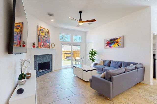 18 Avenswood Place, The Woodlands, TX 77382