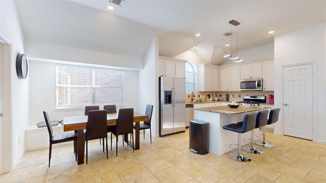 18 Avenswood Place, The Woodlands, TX 77382