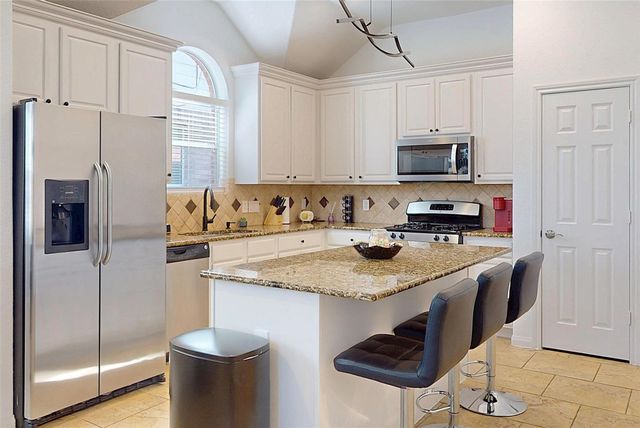 18 Avenswood Place, The Woodlands, TX 77382