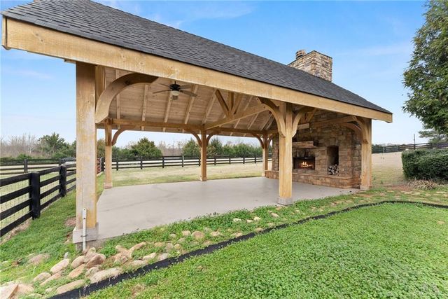 40 Benton Road, Jefferson, GA 30549