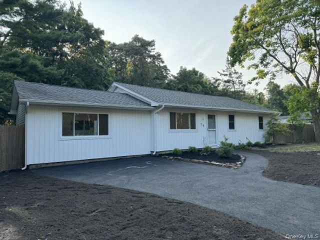 76 Wards Lane, Bellport, NY 11713