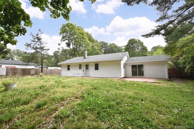76 Wards Lane, Bellport, NY 11713