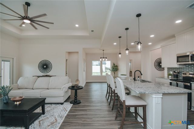 321 Whitetail Lane, Victoria, TX 77905