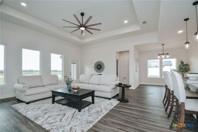 321 Whitetail Lane, Victoria, TX 77905