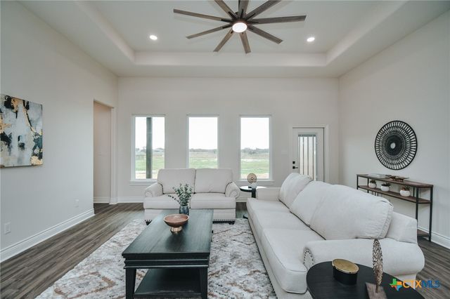 321 Whitetail Lane, Victoria, TX 77905