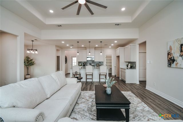 321 Whitetail Lane, Victoria, TX 77905