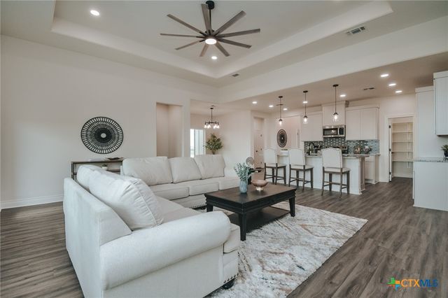 321 Whitetail Lane, Victoria, TX 77905