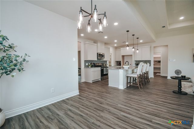 321 Whitetail Lane, Victoria, TX 77905