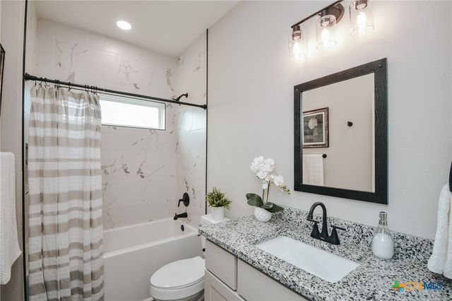 321 Whitetail Lane, Victoria, TX 77905