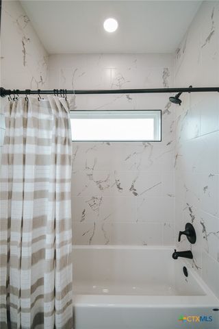 321 Whitetail Lane, Victoria, TX 77905