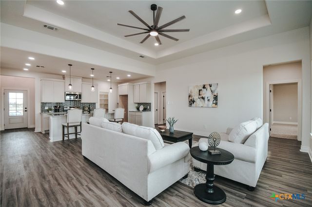 321 Whitetail Lane, Victoria, TX 77905