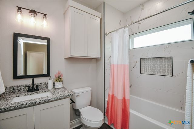 321 Whitetail Lane, Victoria, TX 77905